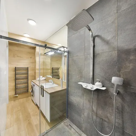 Chalupku - Luxury 70m2 In Centrum, Jacuzzi, Private Parking, Ac, Balcony, Quiet Sleep, In Town
