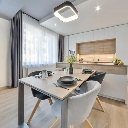 Chalupku - Luxury 70m2 In Centrum, Jacuzzi, Private Parking, Ac, Balcony, Quiet Sleep, In Town *
