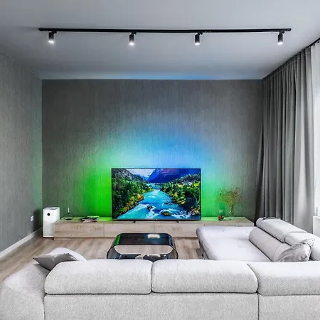 Chalupku - Luxury 70m2 In Centrum, Jacuzzi, Private Parking, Ac, Balcony, Quiet Sleep, In Town Bańska Bystrzyca