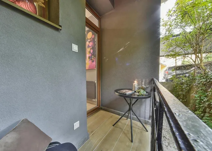 Chalupku - Luxury 70m2 In Centrum, Jacuzzi, Private Parking, Ac, Balcony, Quiet Sleep, In Town بانْشكا بيشتريتْسا