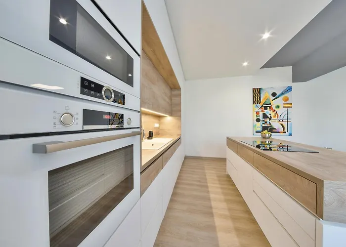 Chalupku - Luxury 70m2 In Centrum, Jacuzzi, Private Parking, Ac, Balcony, Quiet Sleep, In Town شقة