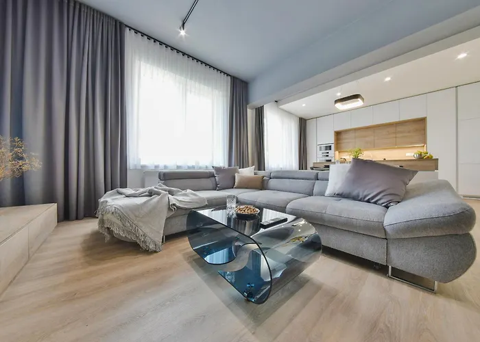 Chalupku - Luxury 70m2 In Centrum, Jacuzzi, Private Parking, Ac, Balcony, Quiet Sleep, In Town * بانْشكا بيشتريتْسا