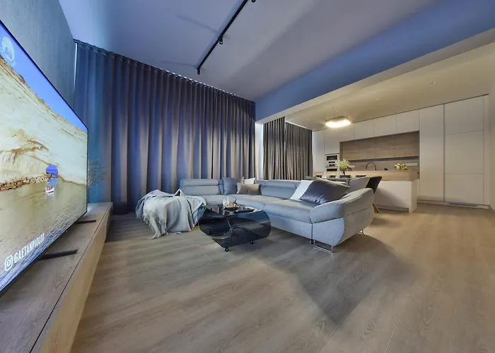 Chalupku - Luxury 70m2 In Centrum, Jacuzzi, Private Parking, Ac, Balcony, Quiet Sleep, In Town شقة