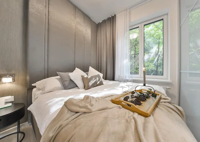 شقة Chalupku - Luxury 70m2 In Centrum, Jacuzzi, Private Parking, Ac, Balcony, Quiet Sleep, In Town *