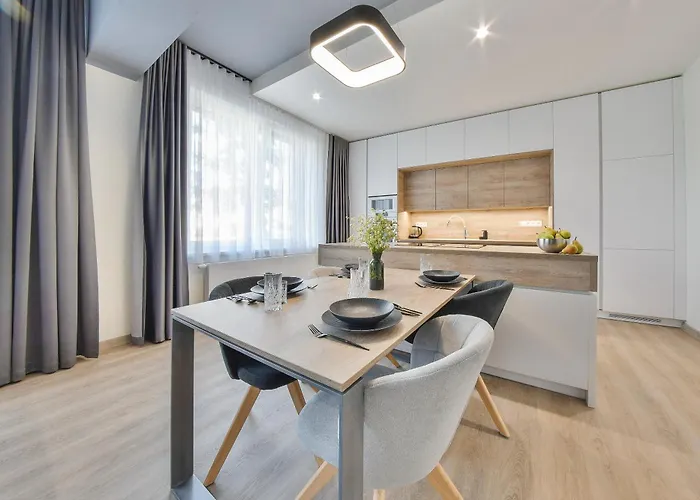 Chalupku - Luxury 70m2 In Centrum, Jacuzzi, Private Parking, Ac, Balcony, Quiet Sleep, In Town *