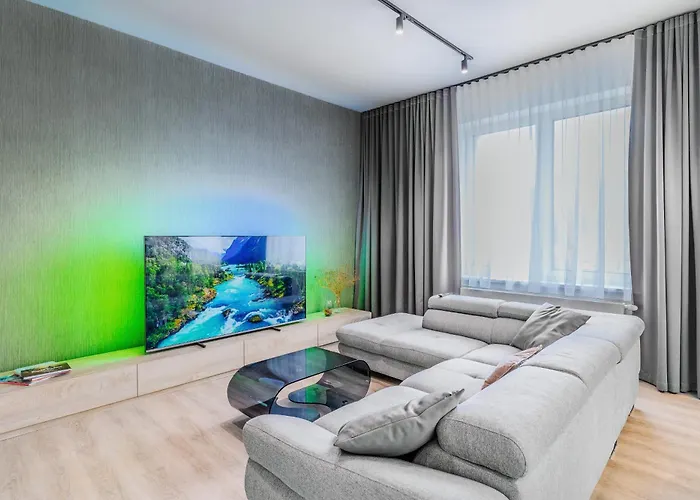 شقة Chalupku - Luxury 70m2 In Centrum, Jacuzzi, Private Parking, Ac, Balcony, Quiet Sleep, In Town