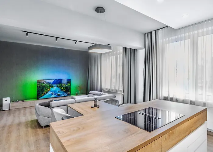 Chalupku - Luxury 70m2 In Centrum, Jacuzzi, Private Parking, Ac, Balcony, Quiet Sleep, In Town شقة